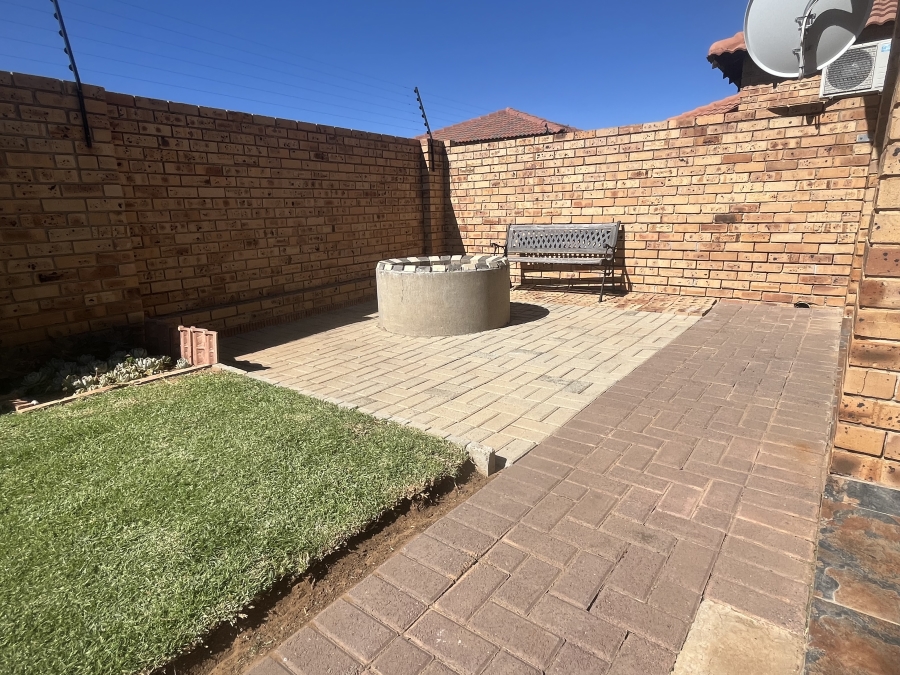 2 Bedroom Property for Sale in Naudeville Free State